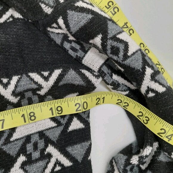 Mossimo Womens Cardigan Size Large Aztec Knit Black White Sweater READ - Picture 4 of 8